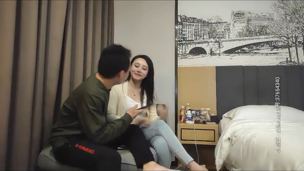 【AI畫質修複】步賓探花約了個牛仔褲性感大奶妹子啪啪,穿上連體絲襪後入